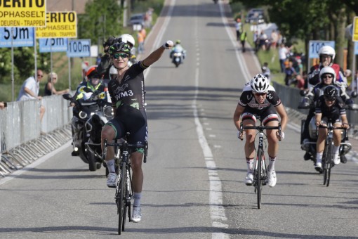 Marianne Vos celebrates following a stunning chase and dito sprint 