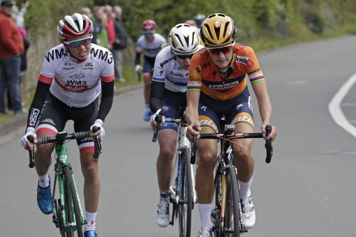 Kasia Niewiadoma fighting to the podium in La Flèche Wallonne