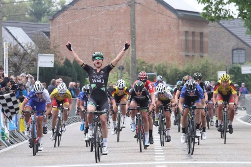 Marianne Vos sprints to victory in Helchteren