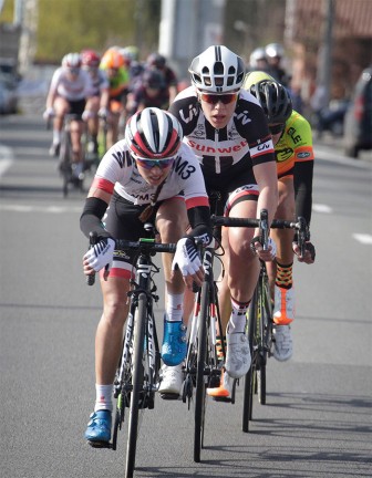 Kasia Niewiadoma drukt stempel op Dwars door Vlaanderen