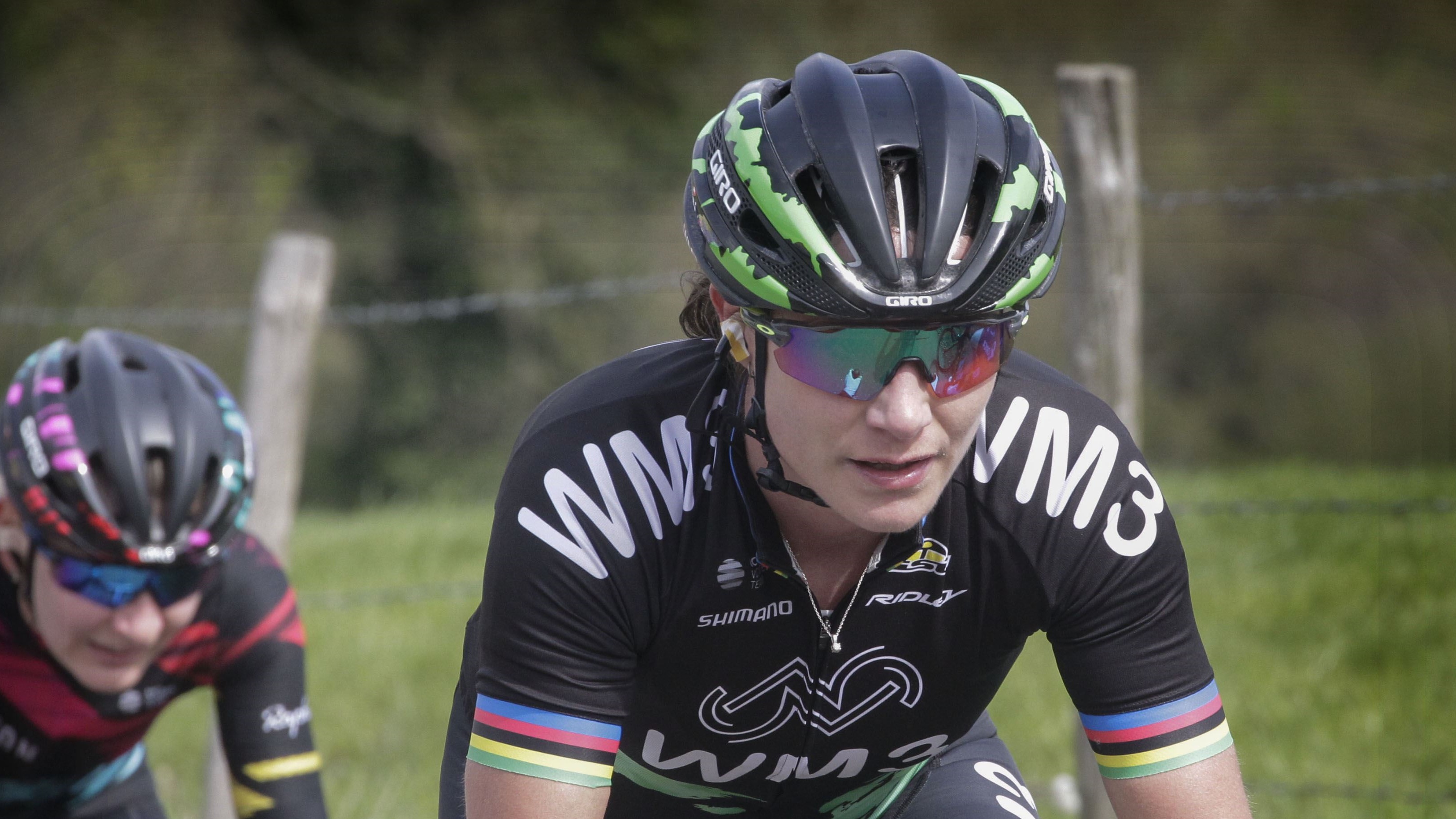 Jeanne fastest in prologue, Marianne falls